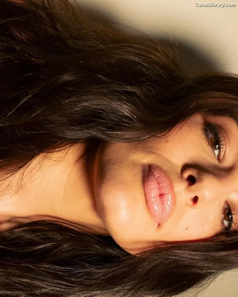 Ashley Graham photo 3 of 423