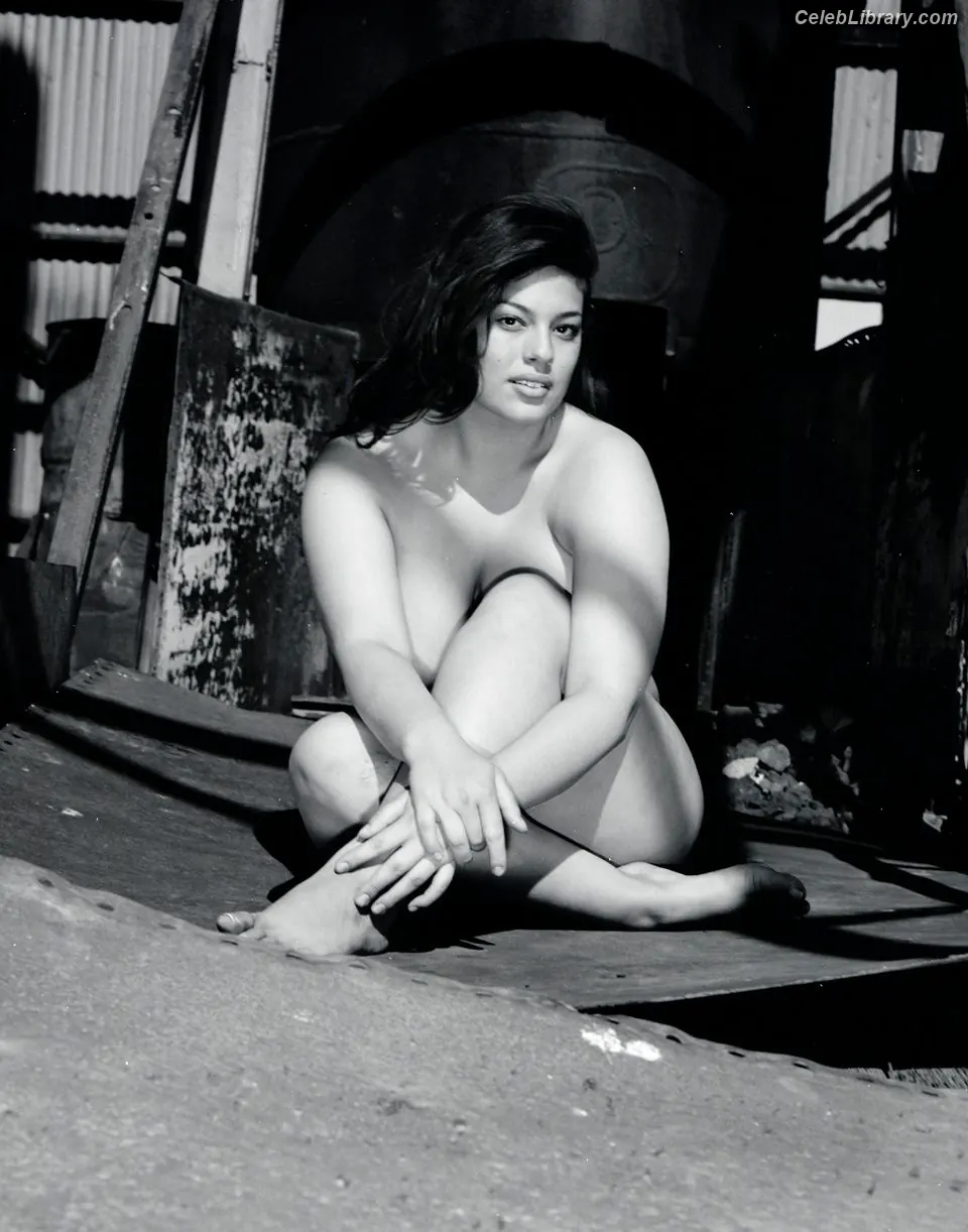 Ashley Graham photo 2 of 423