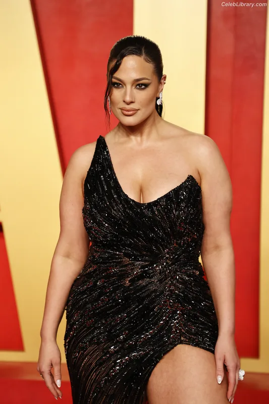 Ashley Graham photo 2 of 424