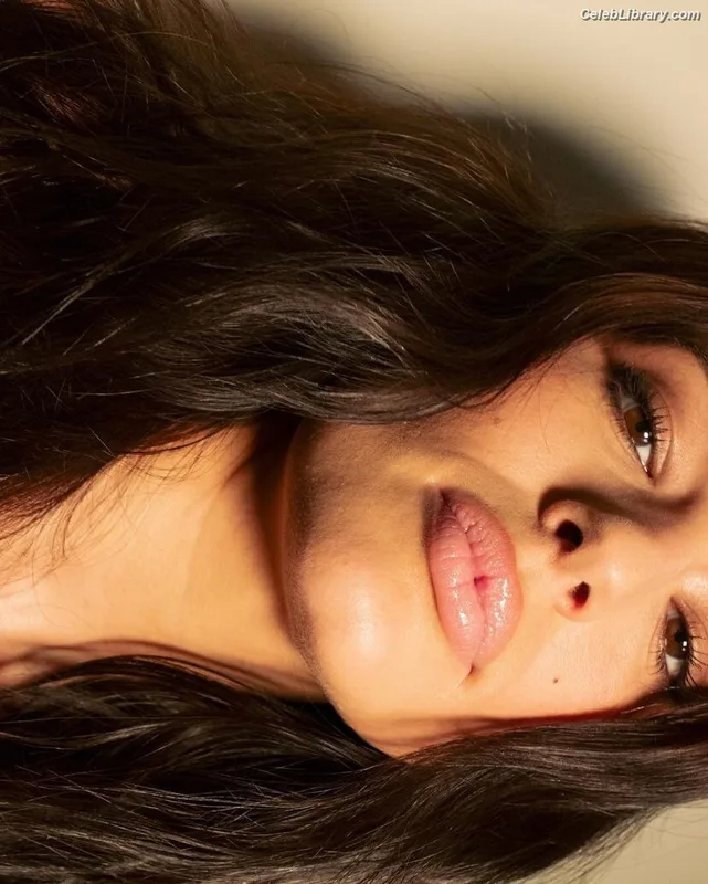 Ashley Graham photo 3 of 424