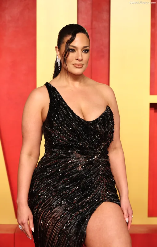 Ashley Graham photo 11 of 424