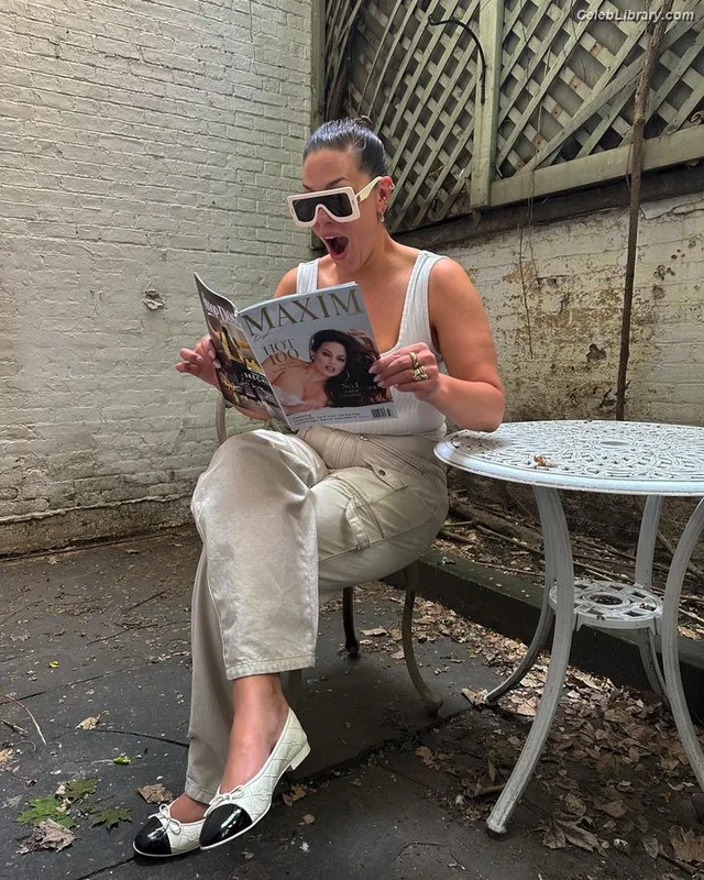 Ashley Graham photo 12 of 424