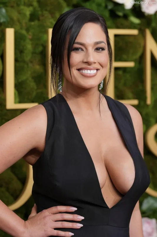 Ashley Graham photo 15 of 424
