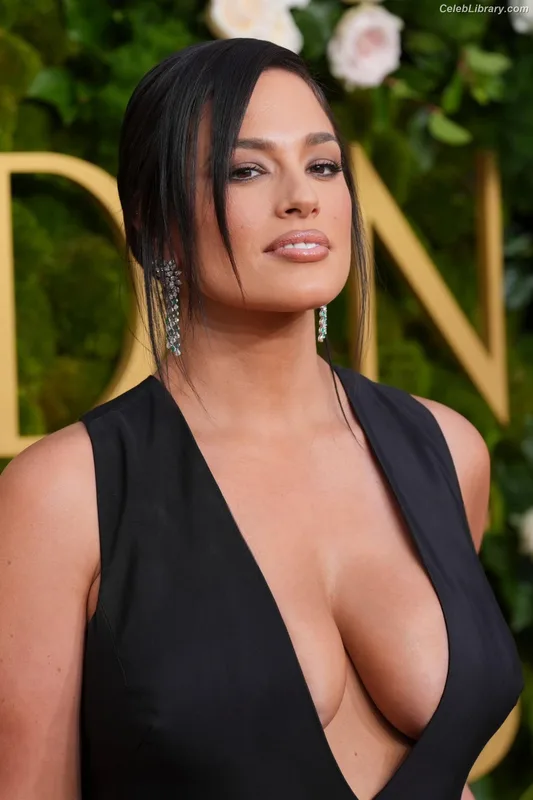 Ashley Graham photo 16 of 424