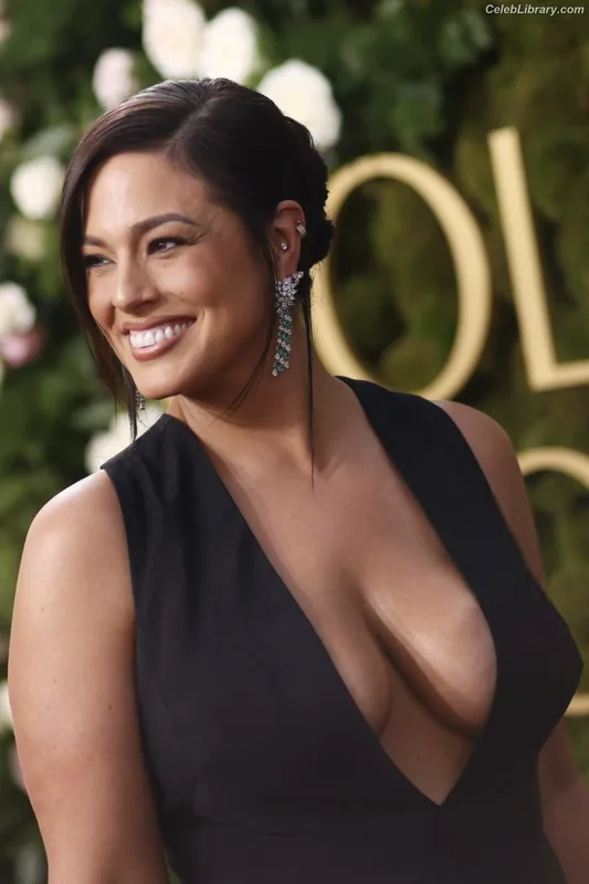 Ashley Graham photo 19 of 424