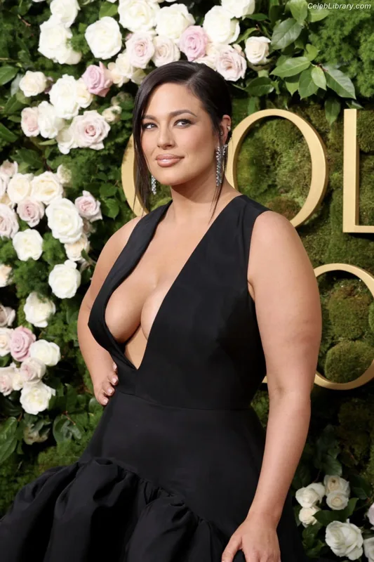 Ashley Graham photo 22 of 424