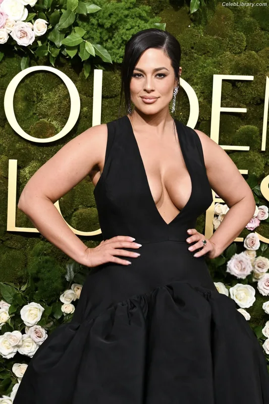 Ashley Graham photo 2 of 424