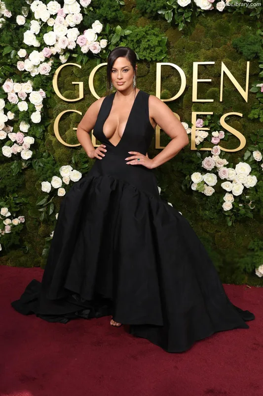 Ashley Graham photo 4 of 424