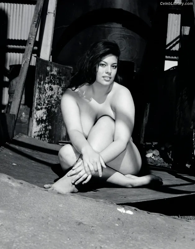 Ashley Graham photo 2 of 424