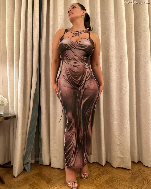 Ashley Graham photo 16 of 424