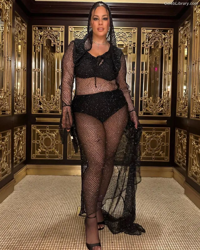 Ashley Graham photo 17 of 424