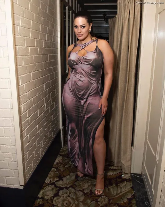 Ashley Graham photo 18 of 424