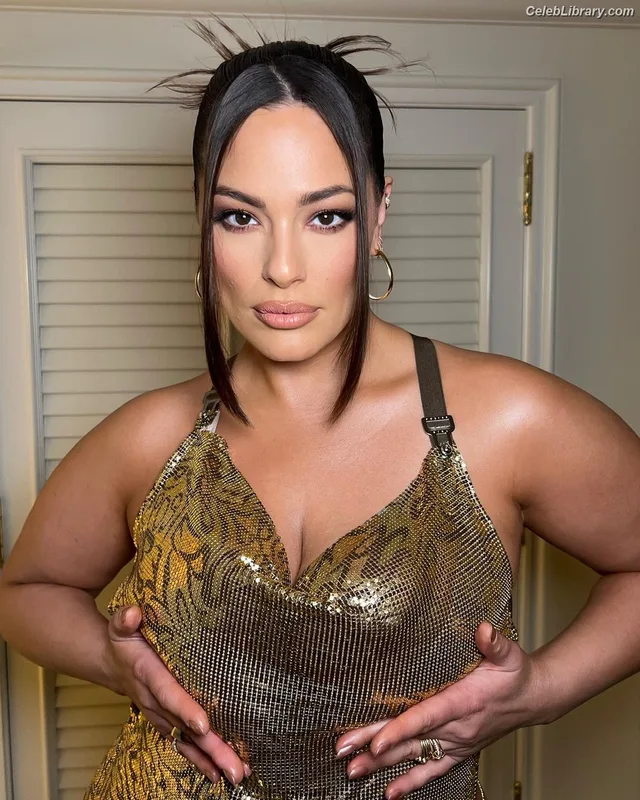 Ashley Graham photo 23 of 424