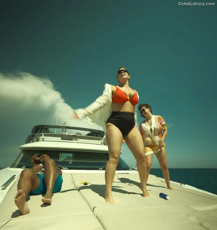 Ashley Graham photo 20 of 424