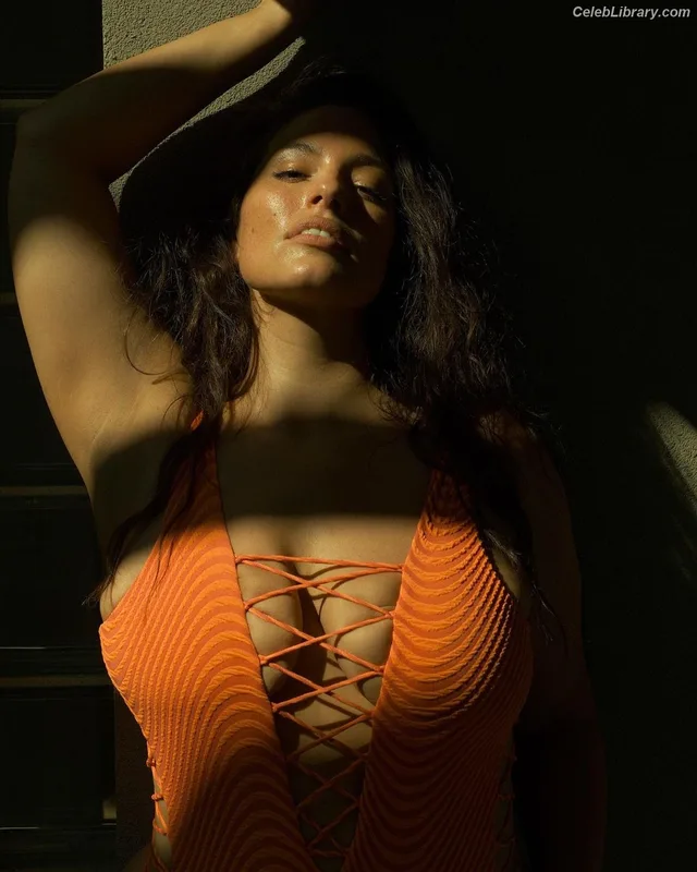 Ashley Graham photo 22 of 424