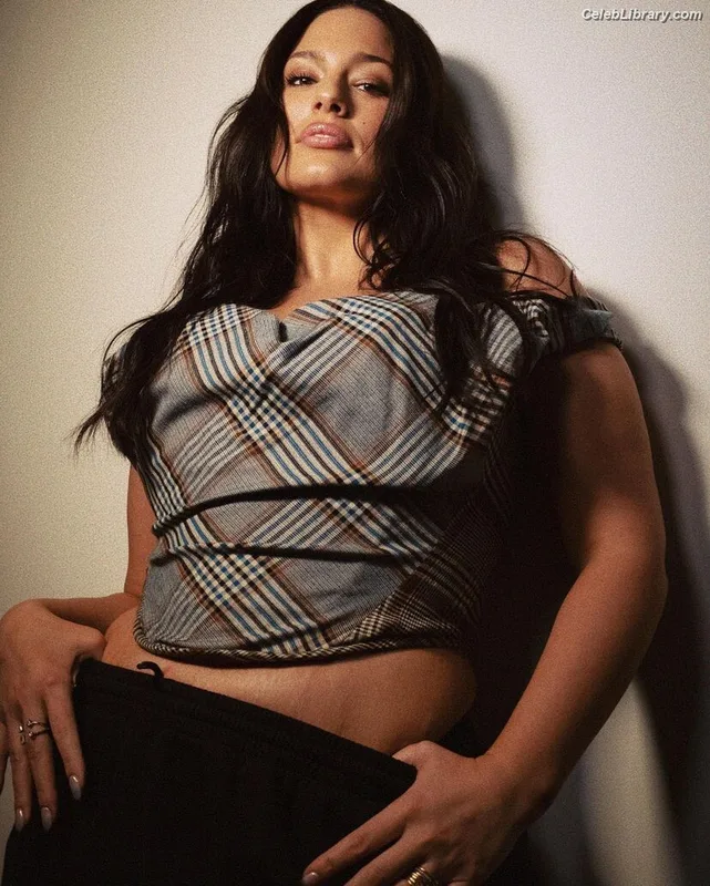 Ashley Graham photo 15 of 424