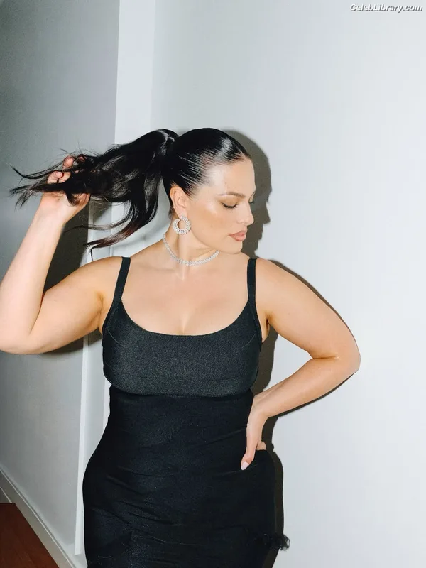 Ashley Graham photo 23 of 424