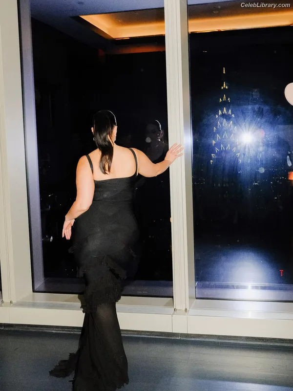Ashley Graham photo 1 of 424