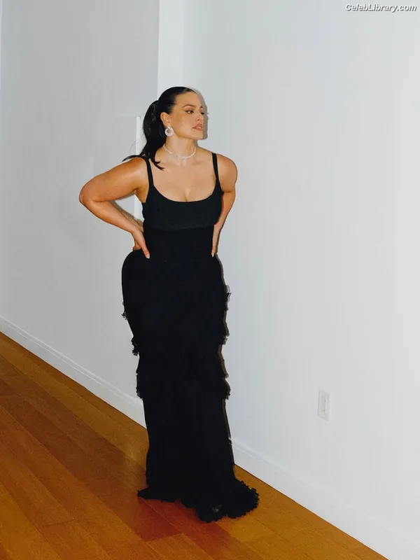 Ashley Graham photo 4 of 424