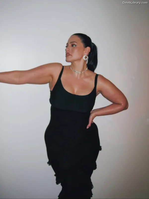 Ashley Graham photo 6 of 424