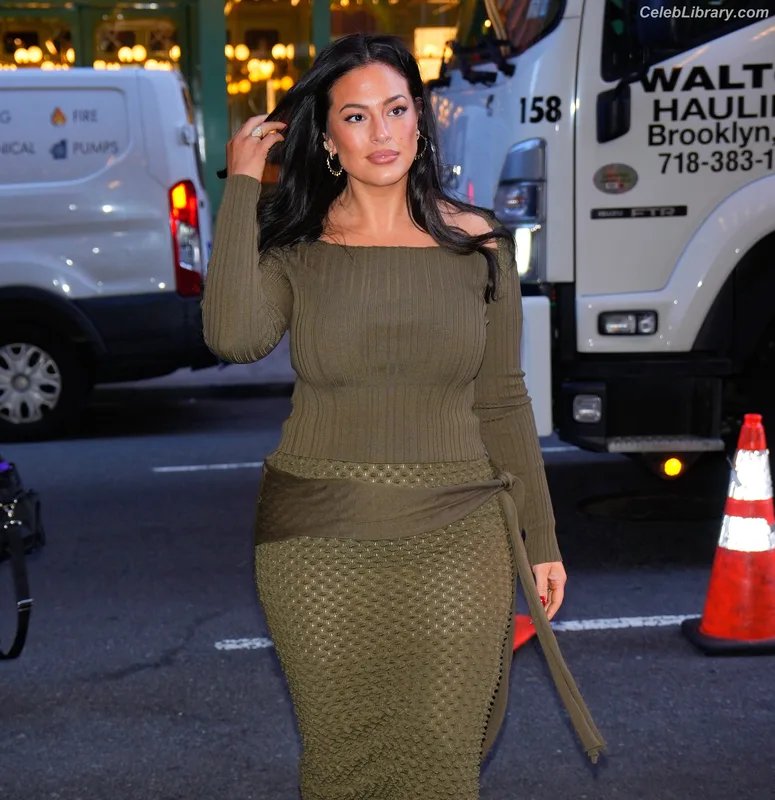 Ashley Graham photo 18 of 424