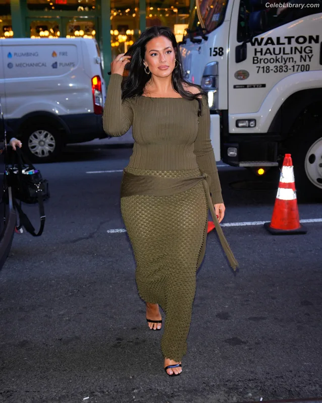 Ashley Graham photo 19 of 424