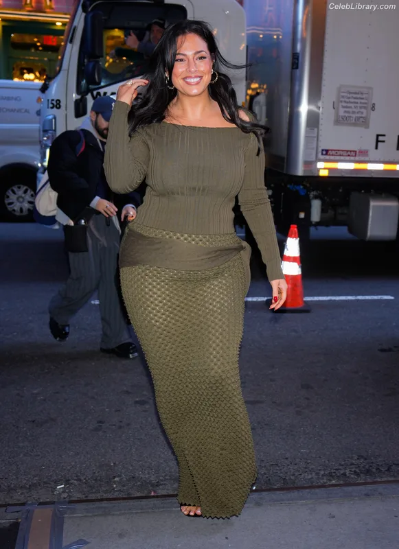 Ashley Graham photo 21 of 424