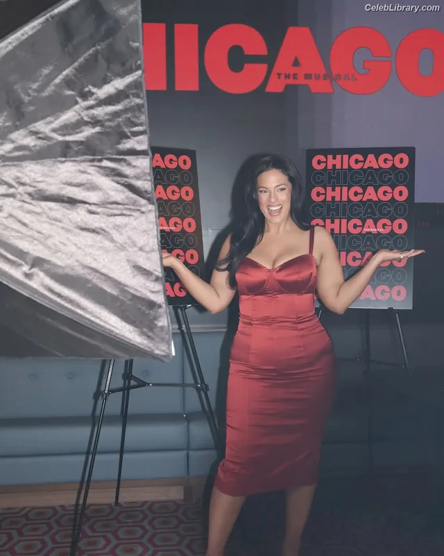 Ashley Graham photo 4 of 424