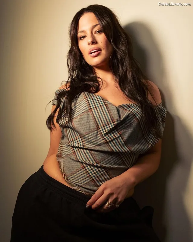 Ashley Graham photo 8 of 424