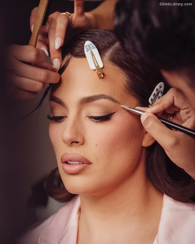 Ashley Graham photo 11 of 424