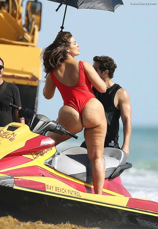 Ashley Graham photo 5 of 424
