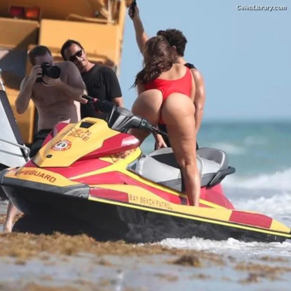 Ashley Graham photo 15 of 424