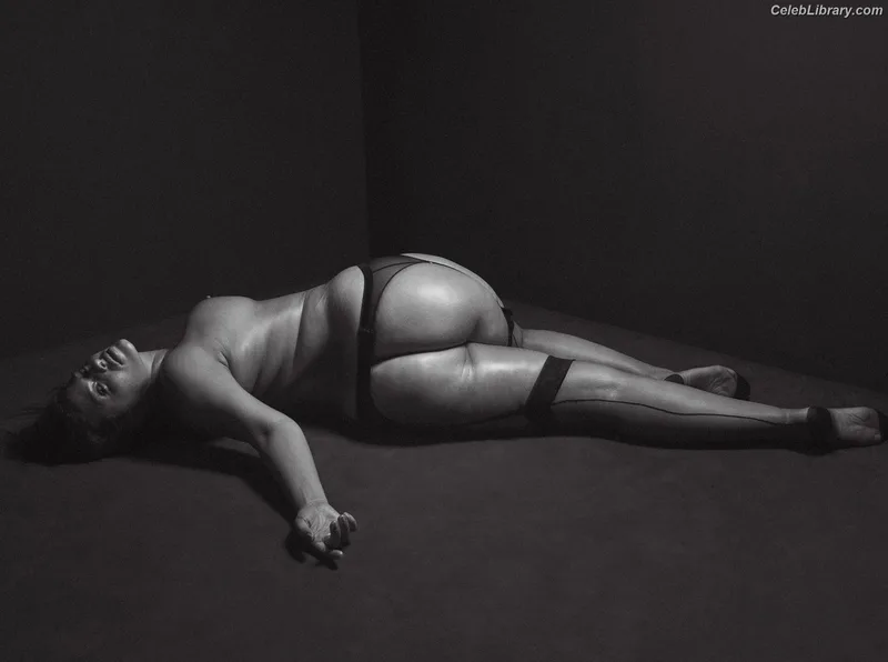 Ashley Graham photo 11 of 424