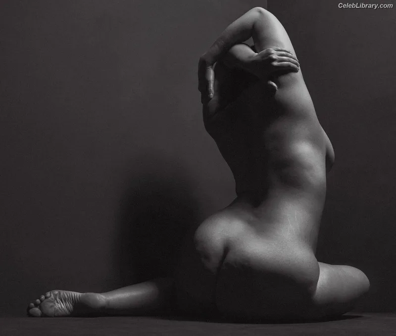 Ashley Graham photo 12 of 424