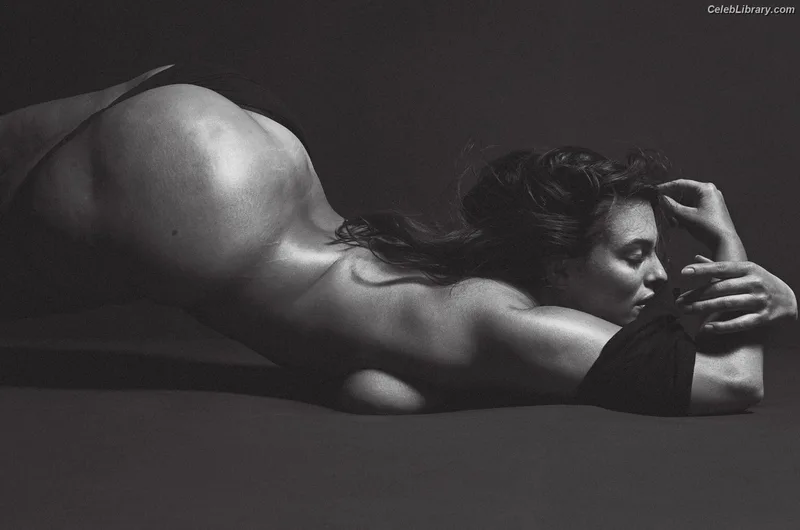 Ashley Graham photo 13 of 424