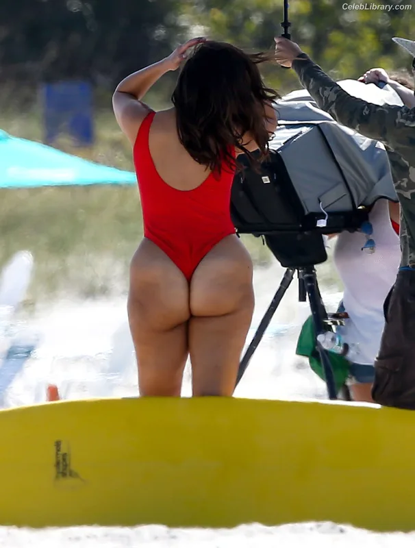 Ashley Graham photo 22 of 424