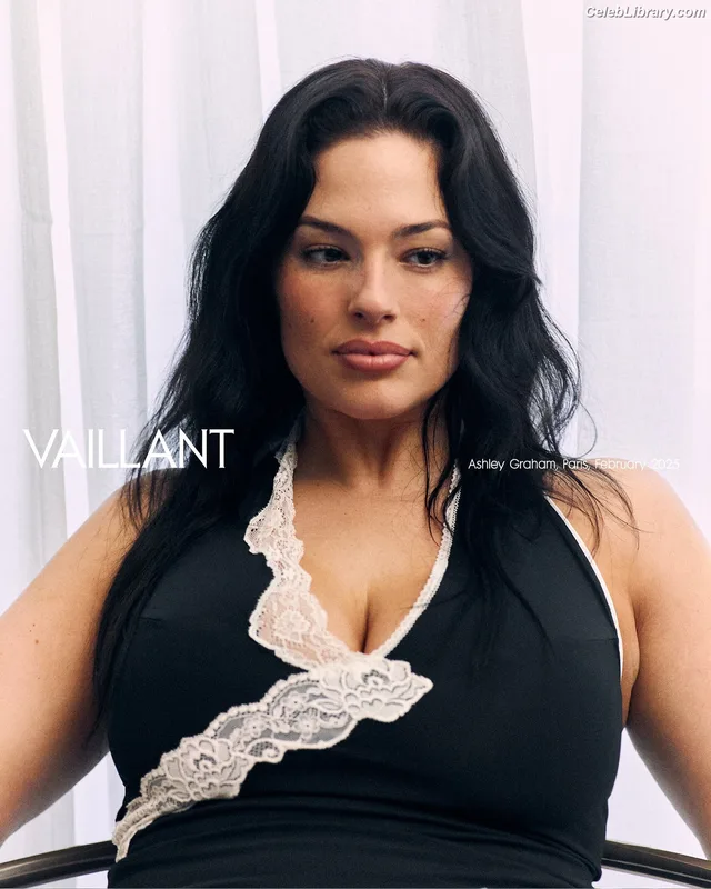 Ashley Graham photo 19 of 424