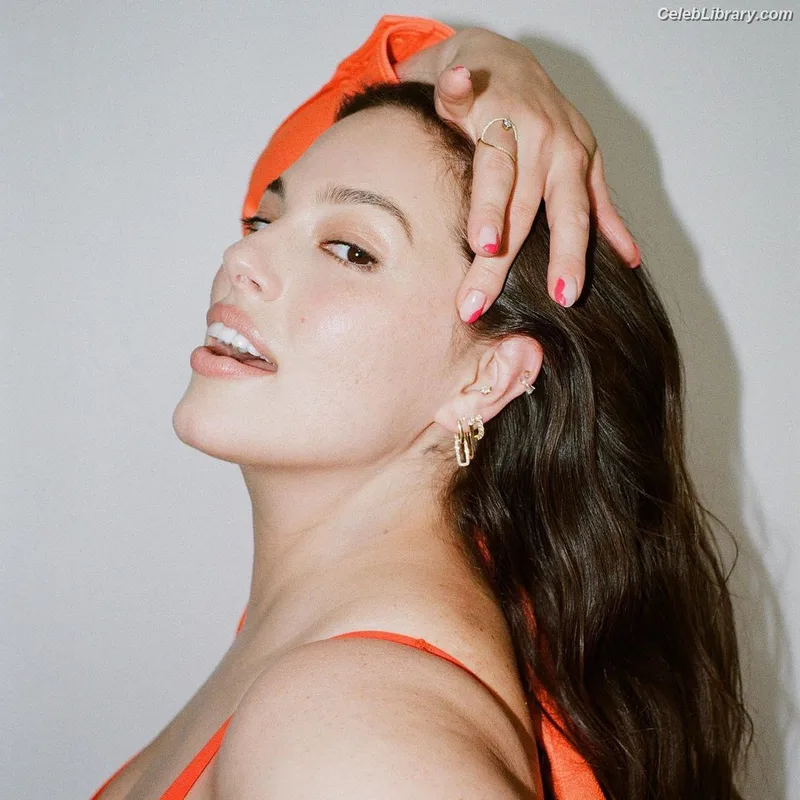 Ashley Graham photo 21 of 424