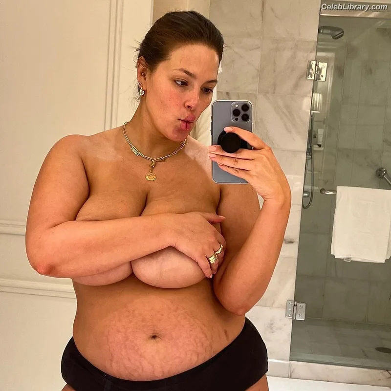 Ashley Graham photo 24 of 424