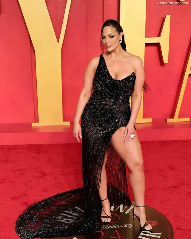 Ashley Graham photo 1 of 424
