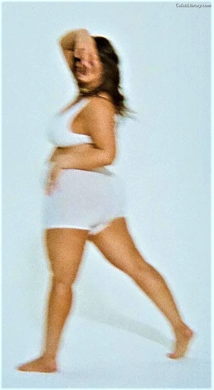 Ashley Graham photo 7 of 424