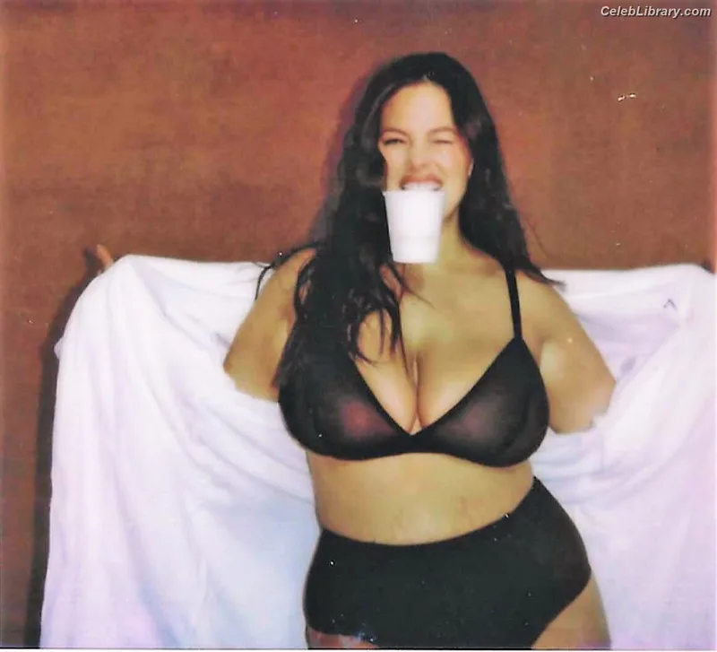 Ashley Graham photo 9 of 424
