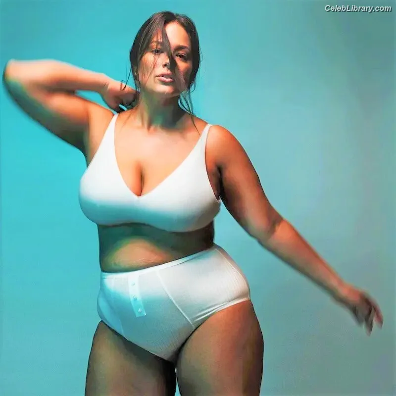 Ashley Graham photo 10 of 424