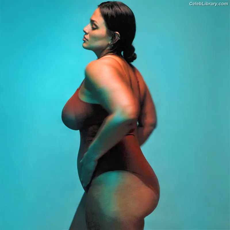Ashley Graham photo 11 of 424