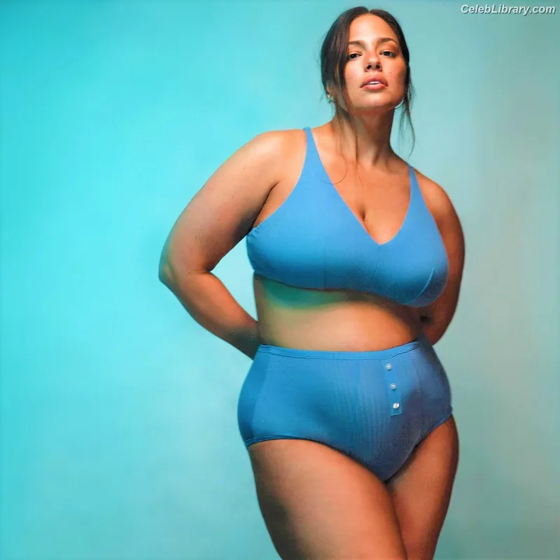 Ashley Graham photo 12 of 424