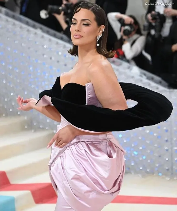 Ashley Graham photo 23 of 424