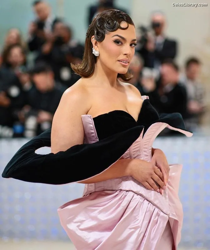 Ashley Graham photo 4 of 424