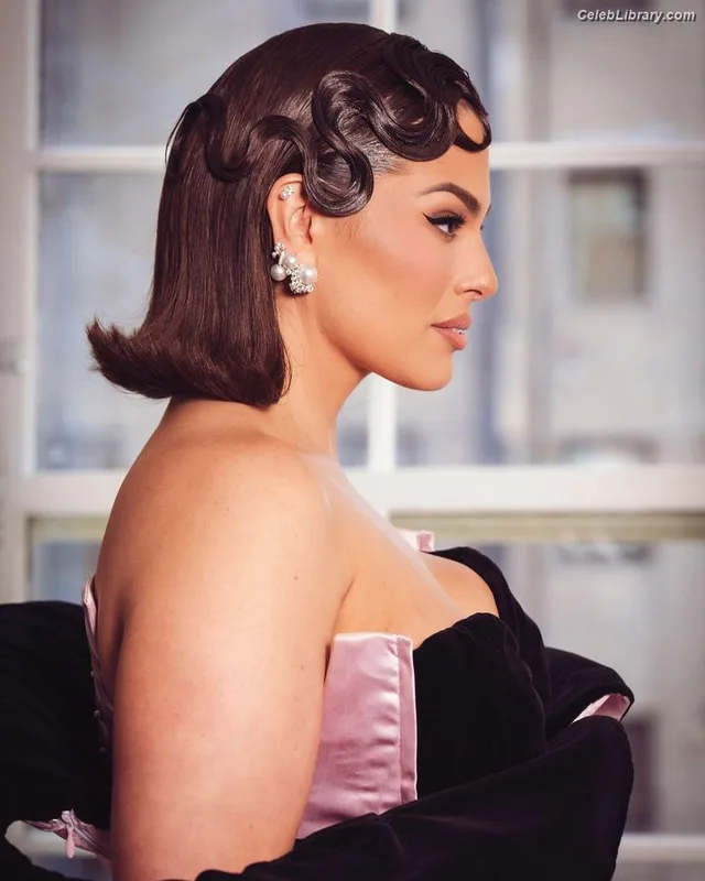 Ashley Graham photo 12 of 424