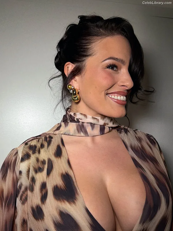 Ashley Graham photo 19 of 424