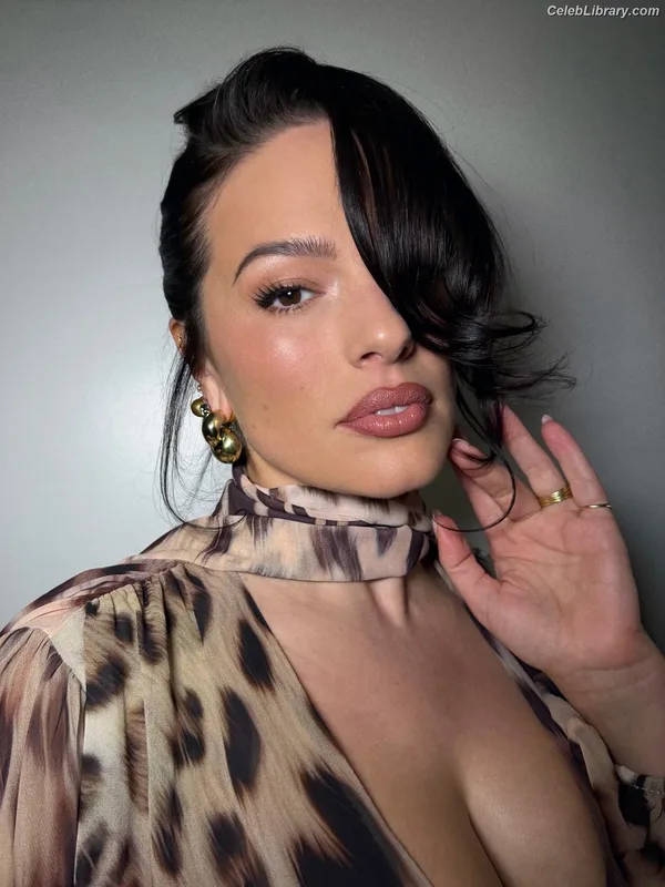 Ashley Graham photo 21 of 424